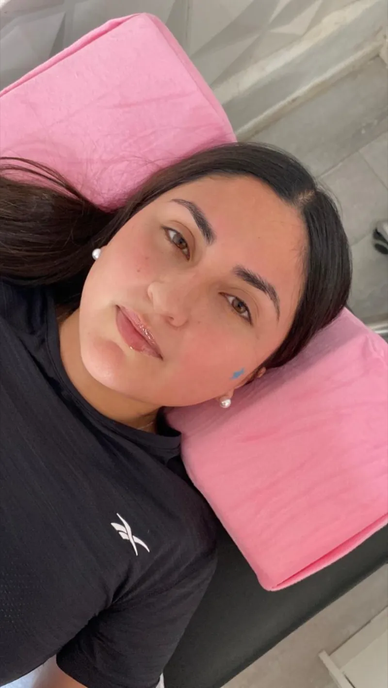 Trabajo de cejas hecho por Kiara Barraza